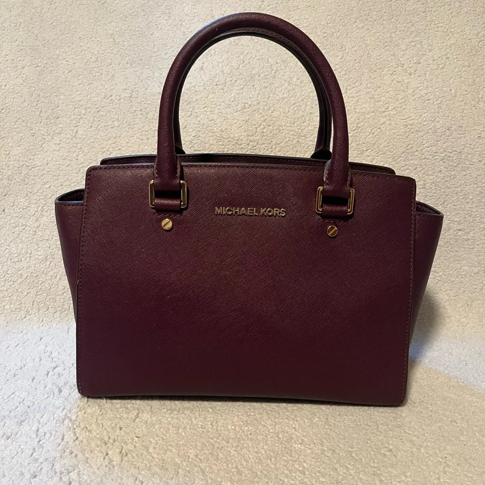 Michael Kors Selma Medium Saffiano Leather Satchel. - Picture 5 of 14
